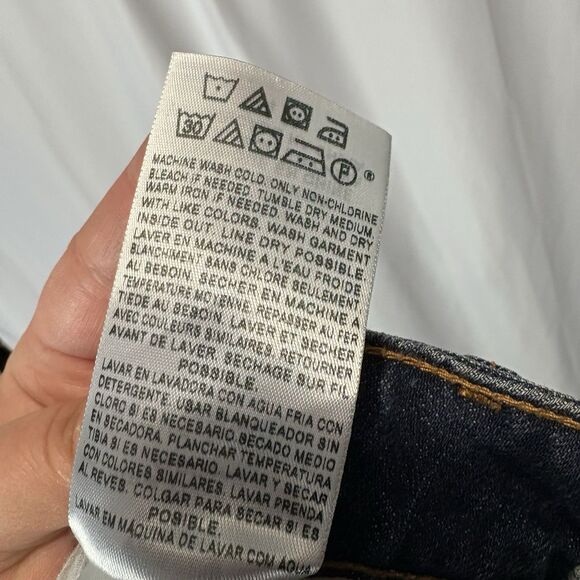 NWT Levi’s Women’s Bold Curve Bootcut Dark Wash Blue Jeans Size 4/27 Whiskered - Picture 14 of 14